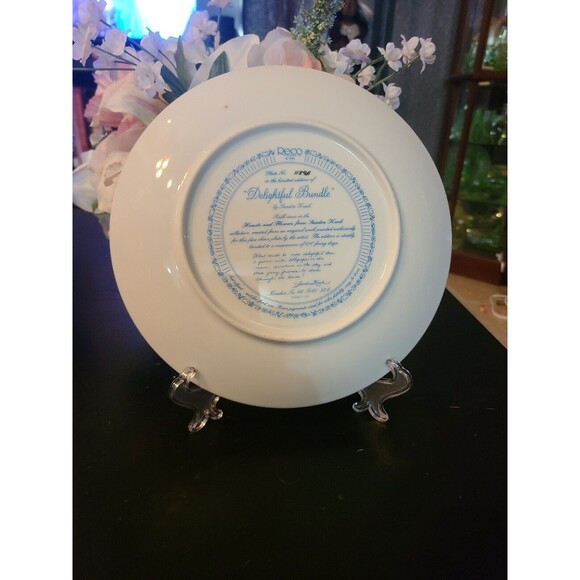Reco "Delightful Bundle" Sandra Kuck 8.5" Plate w/ Gold Trim Hearts and Flowers - Picture 2 of 3